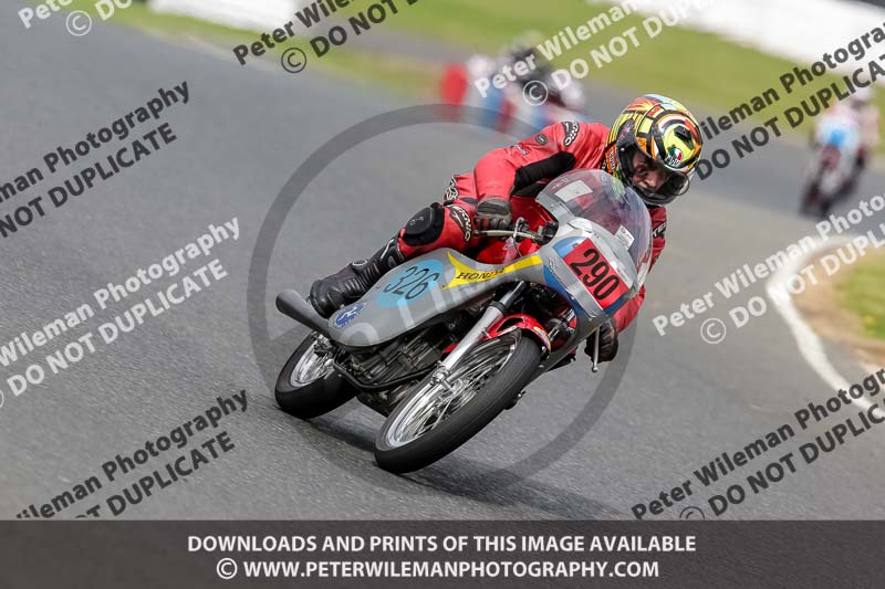 Vintage motorcycle club;eventdigitalimages;mallory park;mallory park trackday photographs;no limits trackdays;peter wileman photography;trackday digital images;trackday photos;vmcc festival 1000 bikes photographs